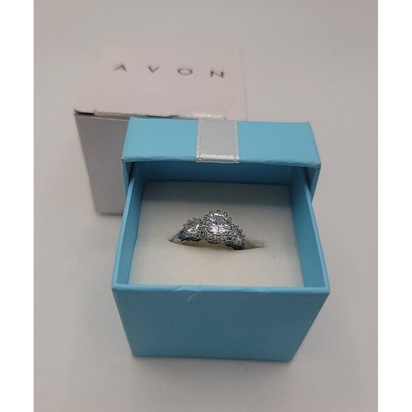 Avon Ring Dream CZ Triple Stone Statement Ring Size 6 2009 New In Box -‎ NOS - Picture 1 of 6
